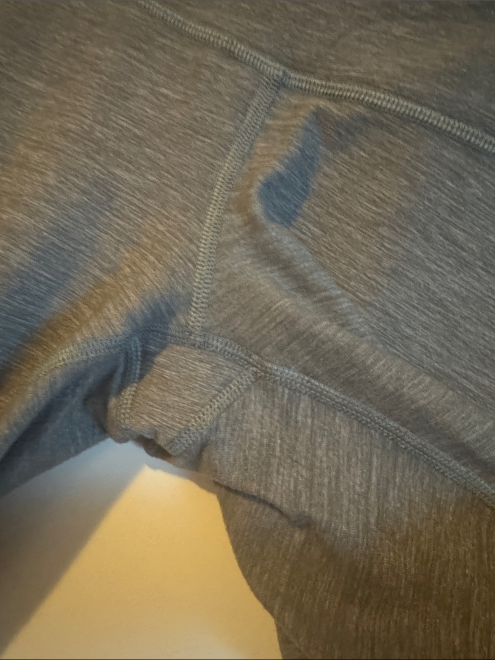Lululemon Women's Align cropped pants activewear heather Gray Size 6 EUC - Picture 3 of 6